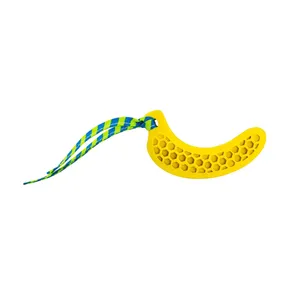 Dentálna hračka banán prírodná guma pre šteňatá s látkovým strapcom 12 cm HipHop